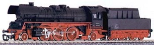 [Lokomotivy] → [Parn] → [BR 23] → 02113: parn lokomotiva ern s ervenm pojezdem a kouovmi plechy