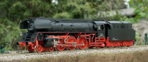 [Lokomotivy] → [Parn] → [BR 01] → 1018200: parn lokomotiva ern s ervenm pojezdem, kouovmi plechy a olejovm tendrem