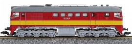 [Lokomotivy] → [Motorov] → [BR 120] → 500702: dieselov lokomotiva ervenohnd se lutm psem, edou stechou a pojezdem